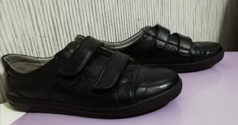 Продам детские ботинки