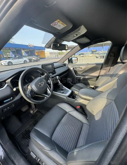 Toyota Rav4 2,5 2022 AWD гибрид