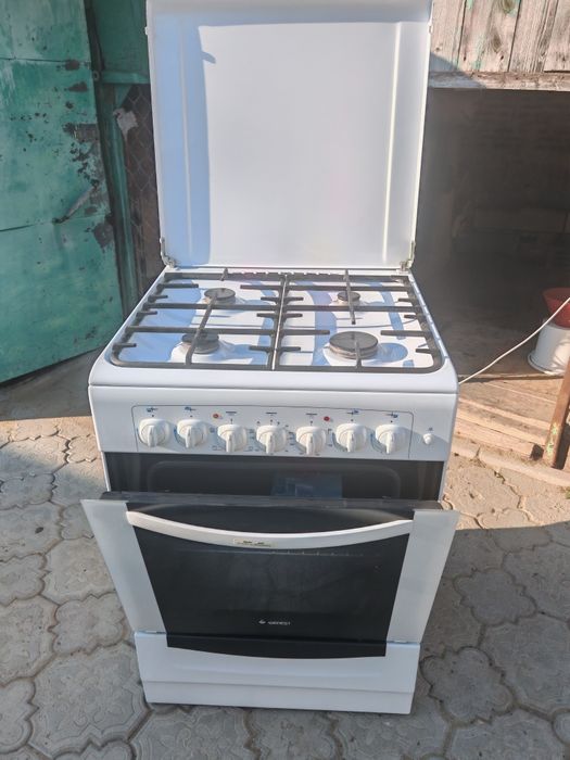 Продам газовую плиту Gefest