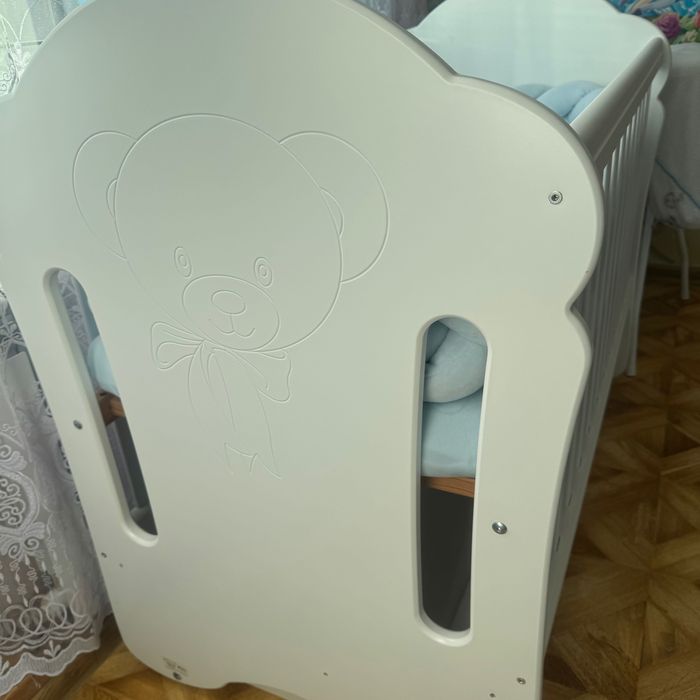 НОВО бебешко легло с люлеещ механизъм