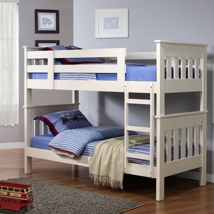 Двухьярусная кровать