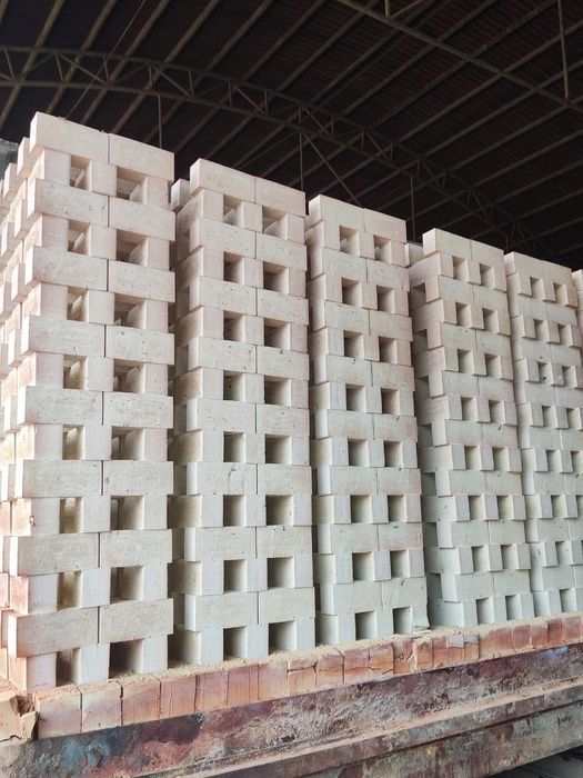 Pishgan gisht keramika