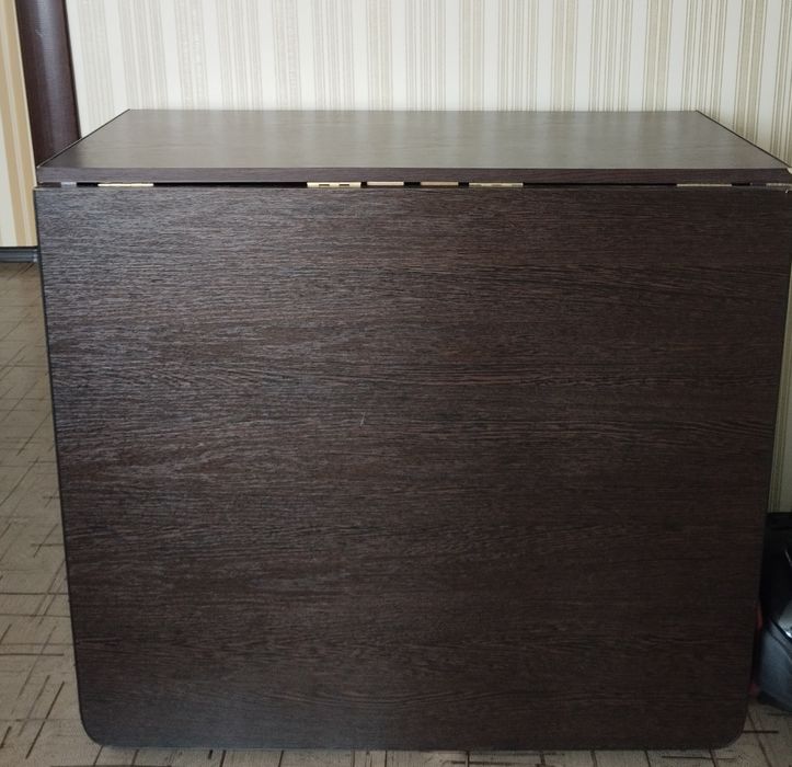 Продам два стола книжку