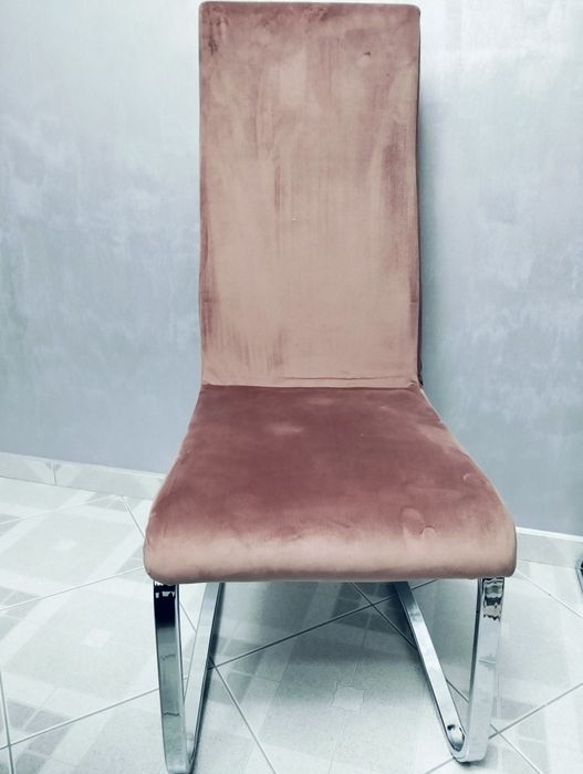 De vânzare masă extensibilă+8 scaune.