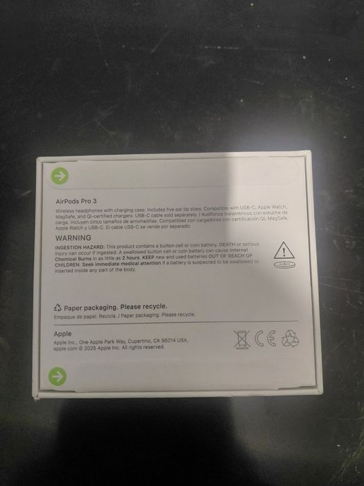 Продам новый оригинал airpods pro 3