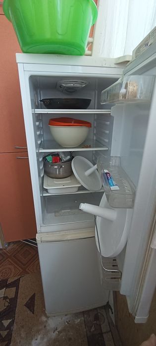 Продам холодильник и морозильный ларь