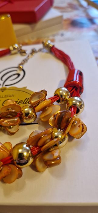 Colier unicat cu sidef natural auriu si elemente aurite