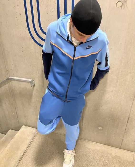 Nike tech fleece Red