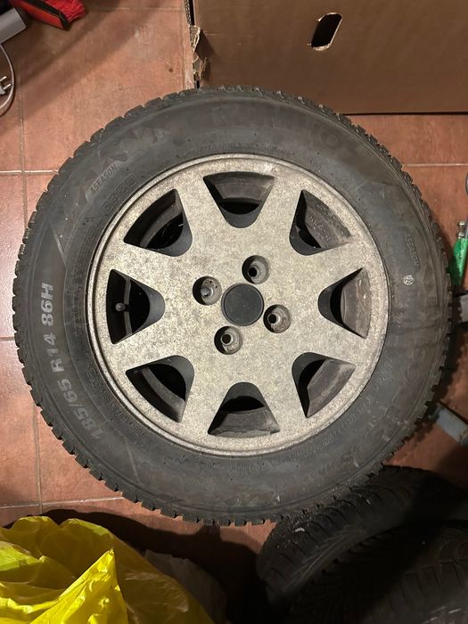 Гуми Kumho Solus 4s 185/65/14 с джанти Lancia