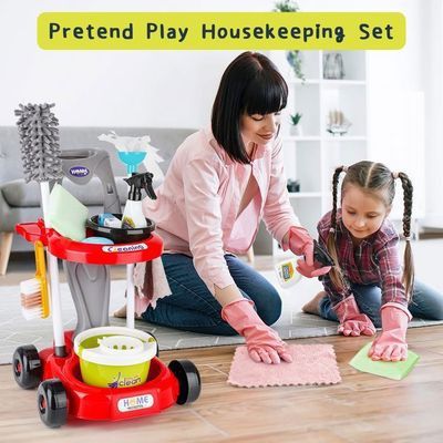 Детский набор для уборки с роботом пылесосом
Малышке будет интересно и