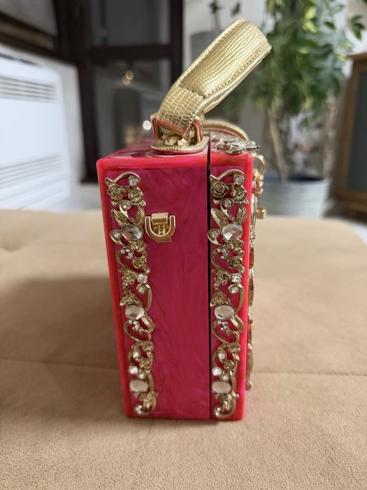 Ефектна чанта с камъни