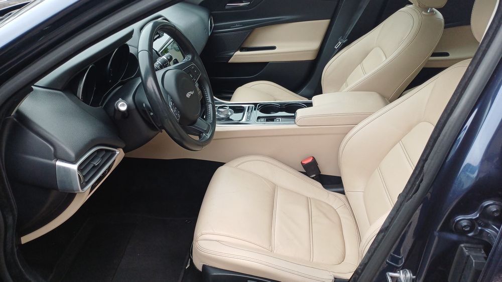 Jaguar XE  2.0 diesel 180 cp Accept variante