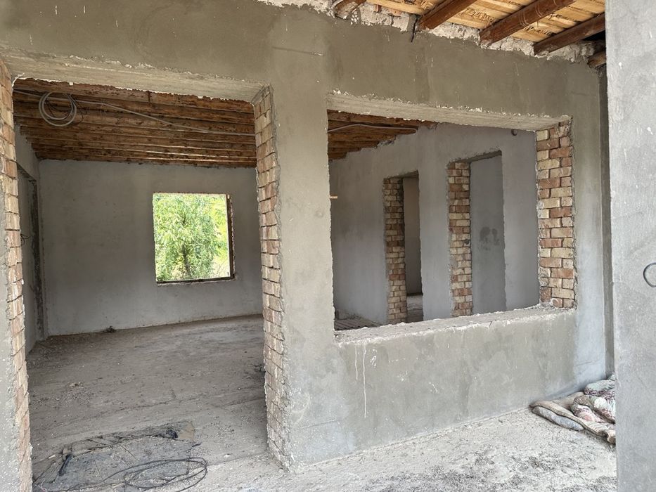 Dacha sotiladi 6 sotix.