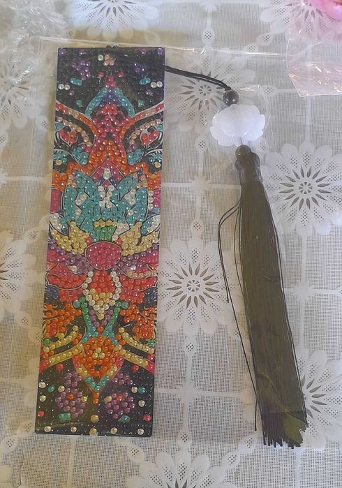 Semne de carte cu diamante și cristale