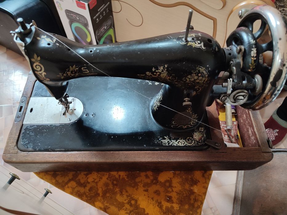 Продам швейную машинку