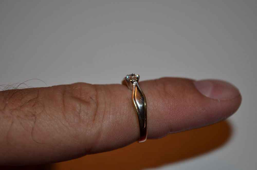 INEL AUR galben si alb 18K + 1 Diamant = 0.20ct. - De logodna - 3.3g !