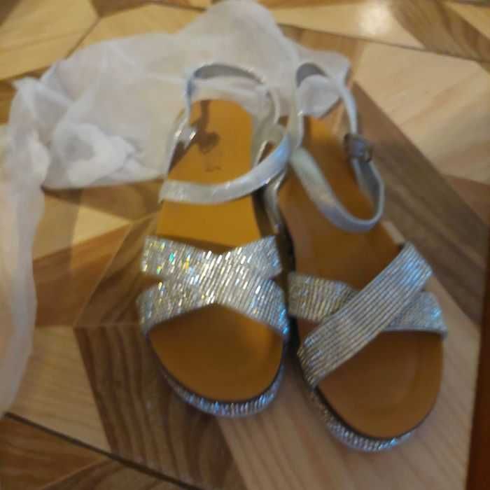 Sandale cu pietre argintii