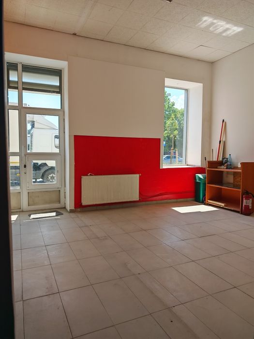 Vănd ieftin sau închiriez spațiu comercial (showroom) numai 199000€