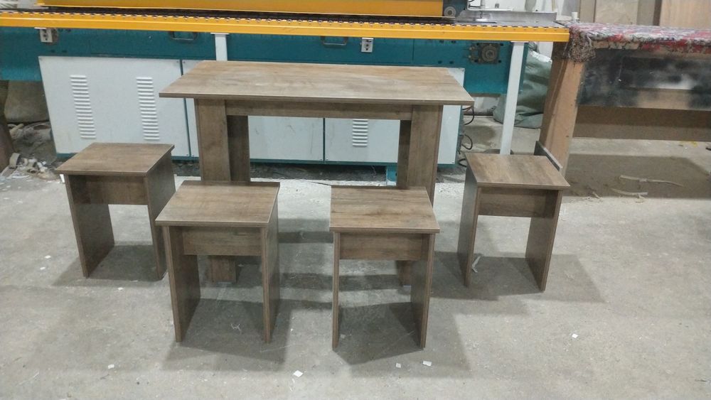 О единый стол и 4 табуретки