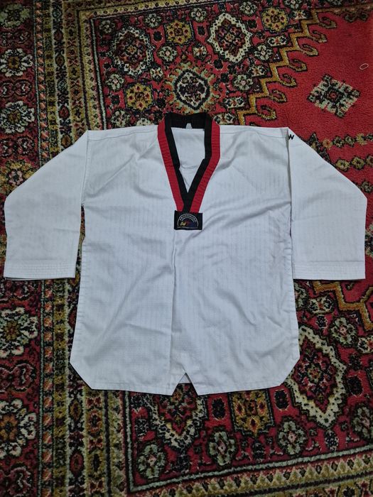 Таэквондо кимоно, лапа для битья и протекторы для рук и ног