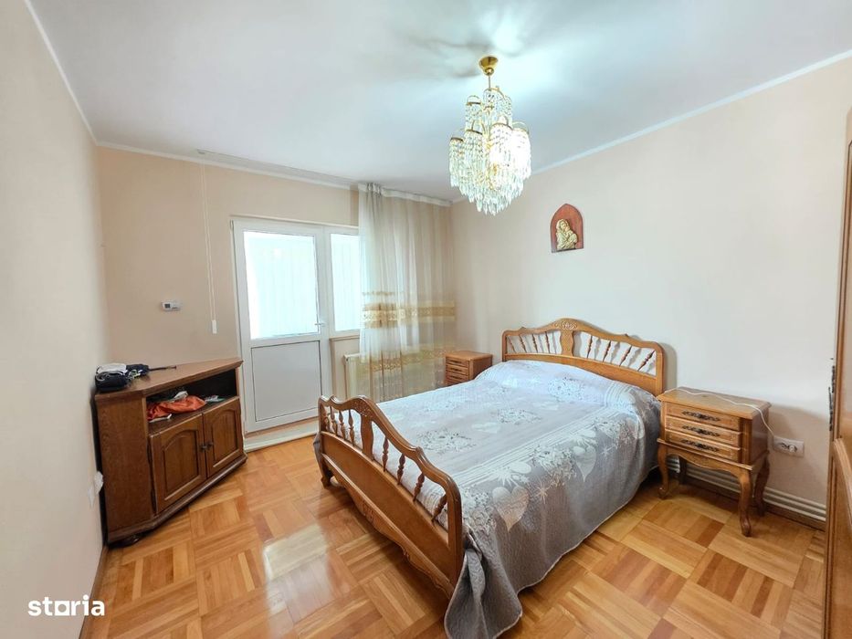 3 camere, decomandat, Bulevardul Roman Mușat, zonă ultracentrală