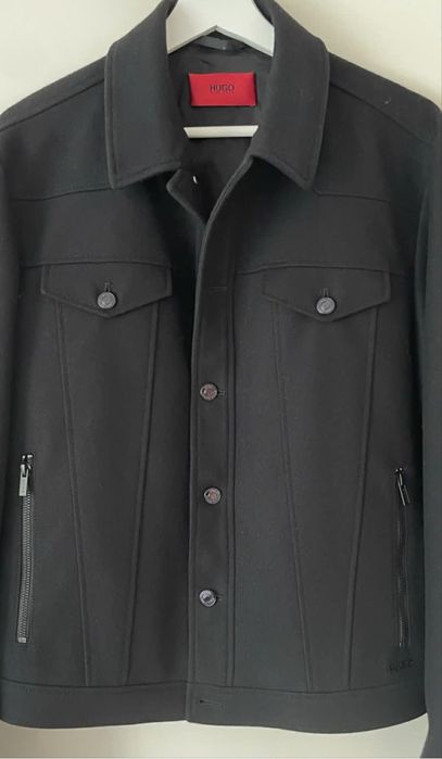 Оригинално мъжко палто Hugo Boss, S-M размер, отлично състояние
