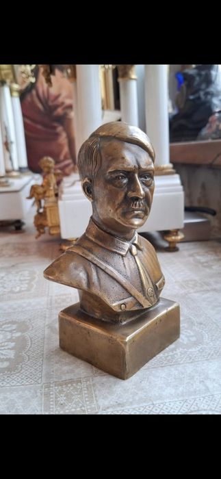 Бронзовая статуэтка.