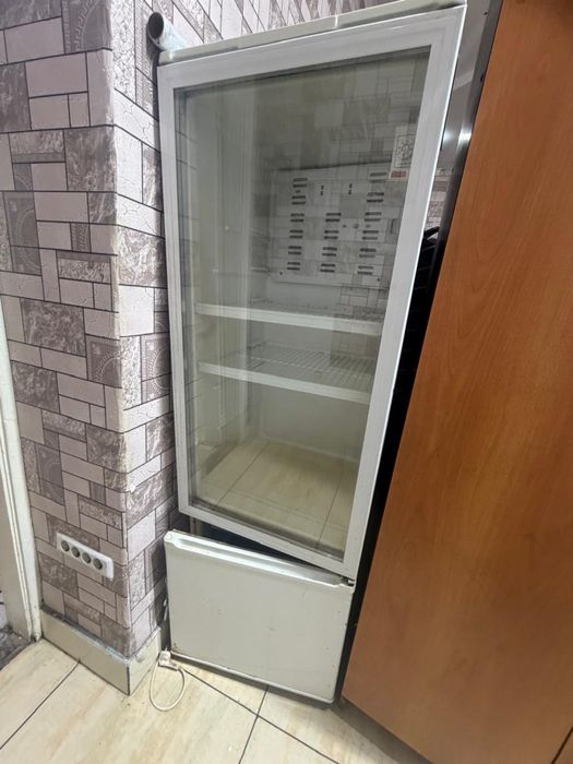 Холодильник  витрина не в рабочем состоянии
