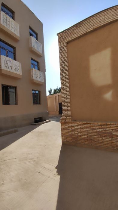 Земля для строительства 3 и 8 соток. Также и отдельно продаются.  130к