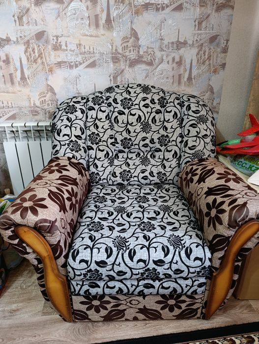 Продам Диван вместе с креслом