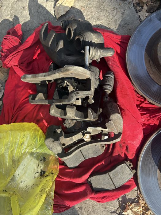 Продам супорт в сборе Субару