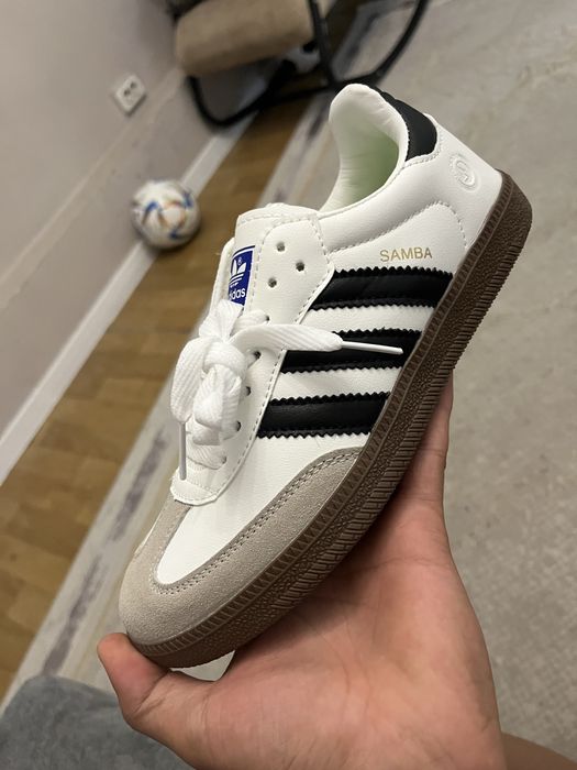 Adidas samba.