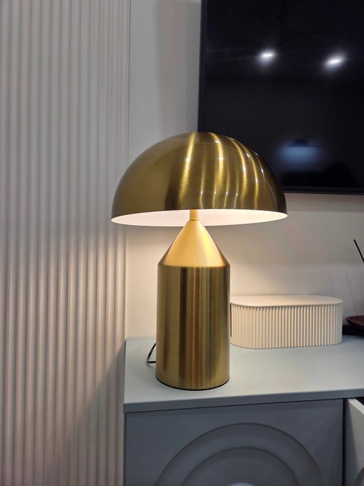 Продам настольную лампу