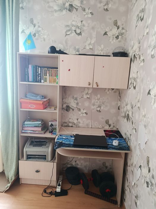 Стол письменный с шкафчиками