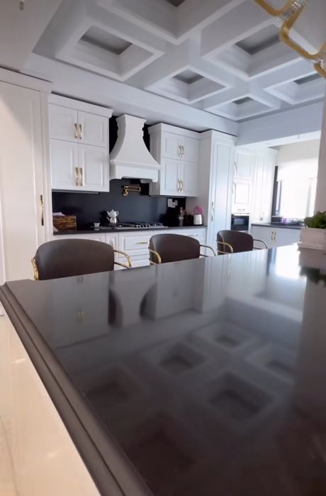 Prinimaem zakazi  na  kuxonnie shkafi iz  naturalnogo  shpona