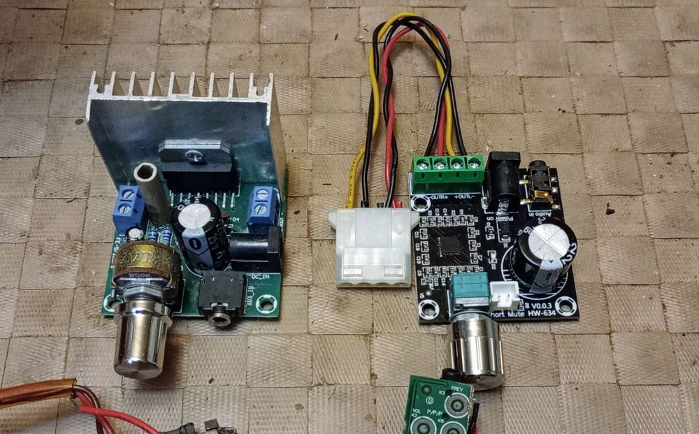 Vând echipamente Bluetooth Audio