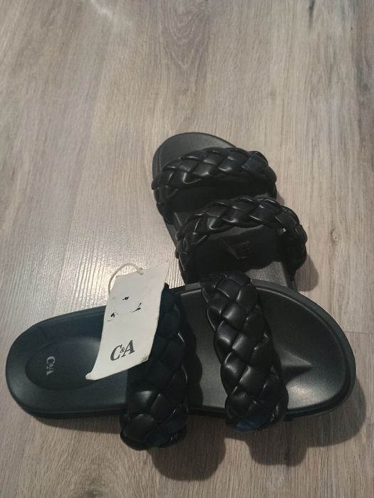 Продавам дамски чехли изкуствена кожа 41 номер