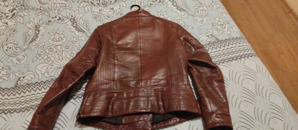 Продавам дамско кожено  яке и обувки