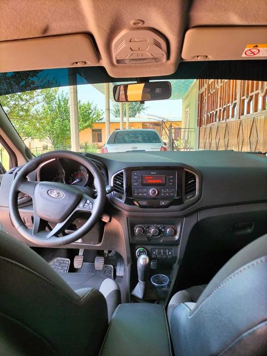 Lada Xray Cross yengil avtomashina