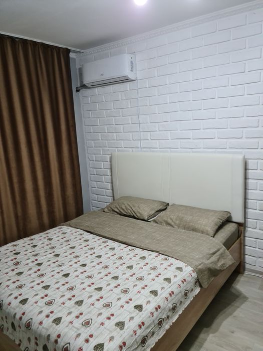 Сдам полуторку по суточно  в 8 мкр и Батыс