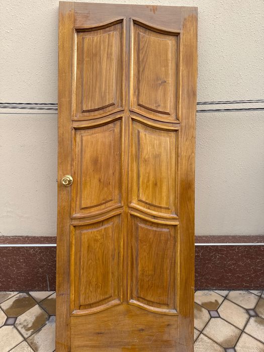 Продается деревянная дверь с откосом