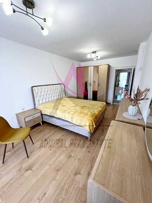 Дава се под наем Тристаен апартамент в Варна, Център - 150 кв.м за 1300 € - Снимка #2