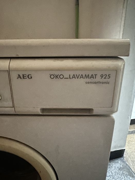 Продавам пералня AEG