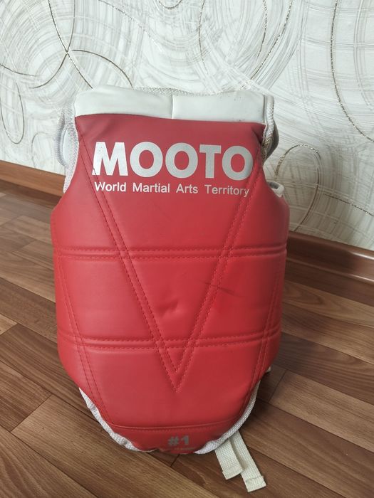 Продаю защитный жилет MOOTO