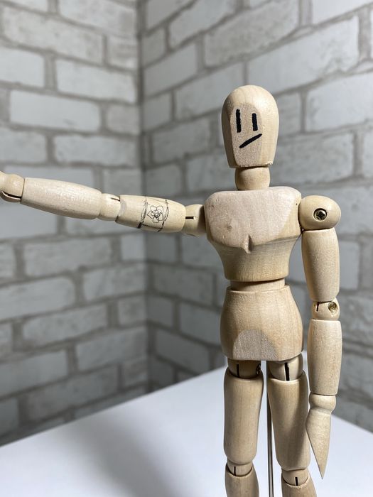 Продам деревянную фигурку человека