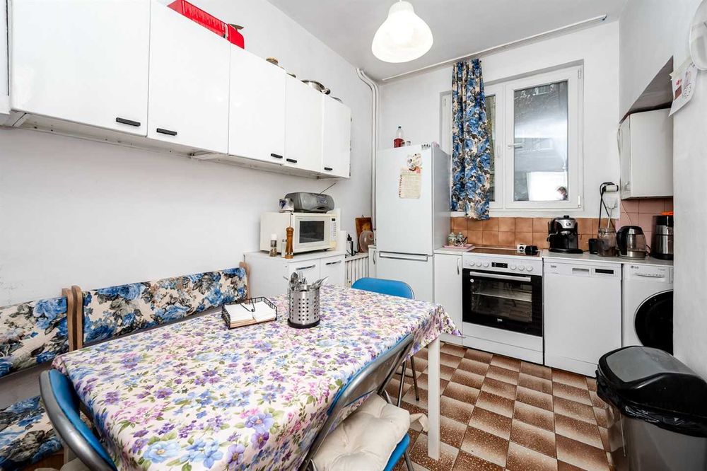 Дава се под наем Тристаен апартамент в София, Център - 98 кв.м за 188700 € - Снимка #4