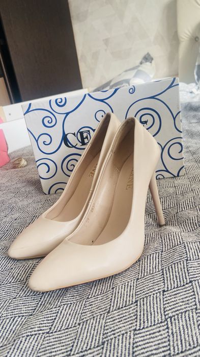 Продам женские туфли