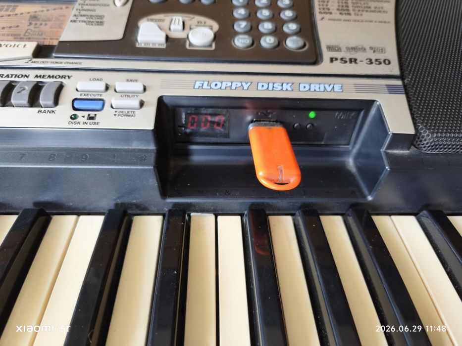 Продам синтезатор Yamaha PSR- 350