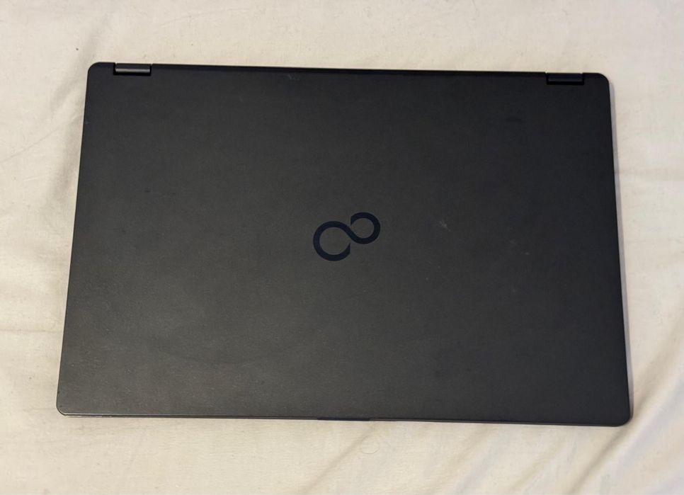 Laptop Fujitsu Lifebook U757 i7 gen 7 defect pentru piese