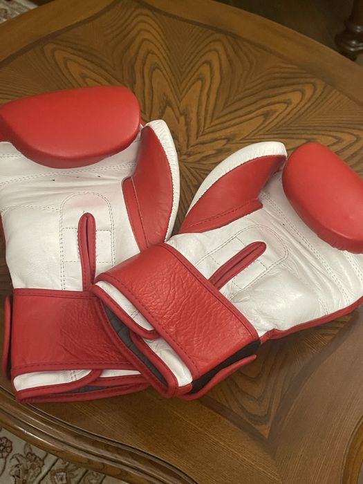 Шлем для бокса {Twins} +перчатки {Everlast}